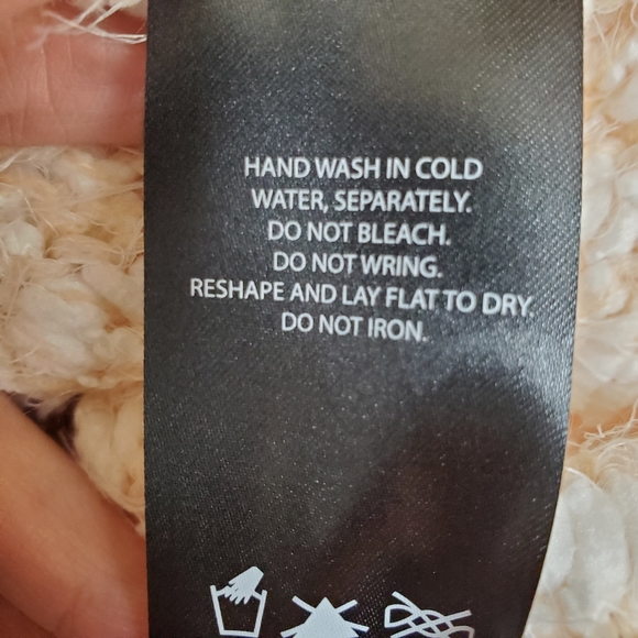 NWT! SO soft! Blush eyelash pullover sweater - Picture 7 of 8